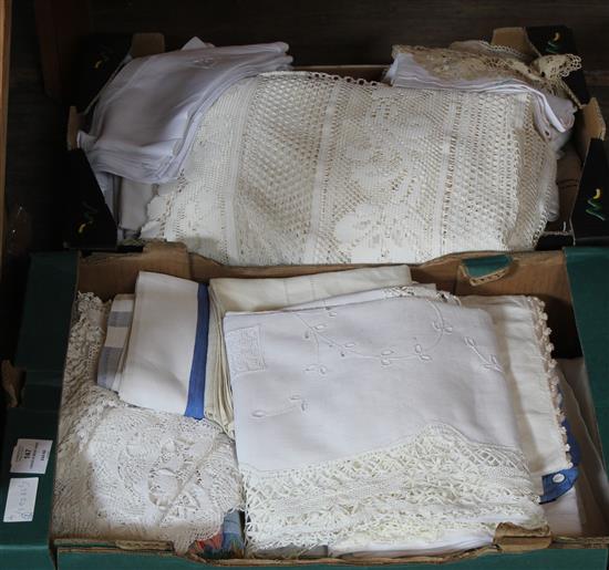 2 boxes of mixed linens